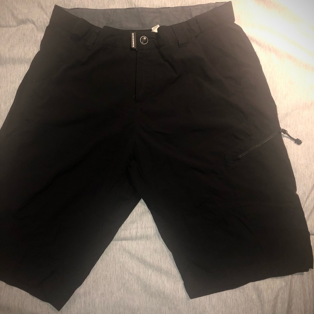 Raceface men’s lightweight black riding shorts sz medium